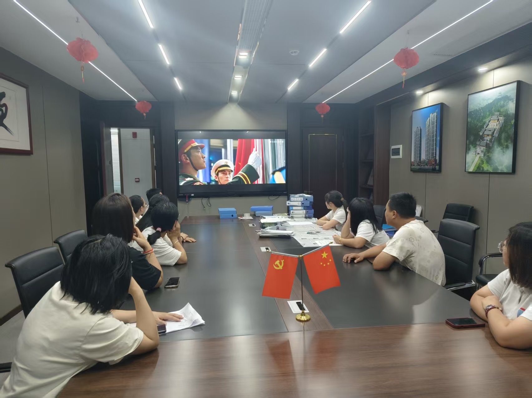 賡續(xù)紅色血脈，凝聚奮進(jìn)力量 —— 易順建工集團(tuán)黨支部國慶觀影《我和我的祖國》