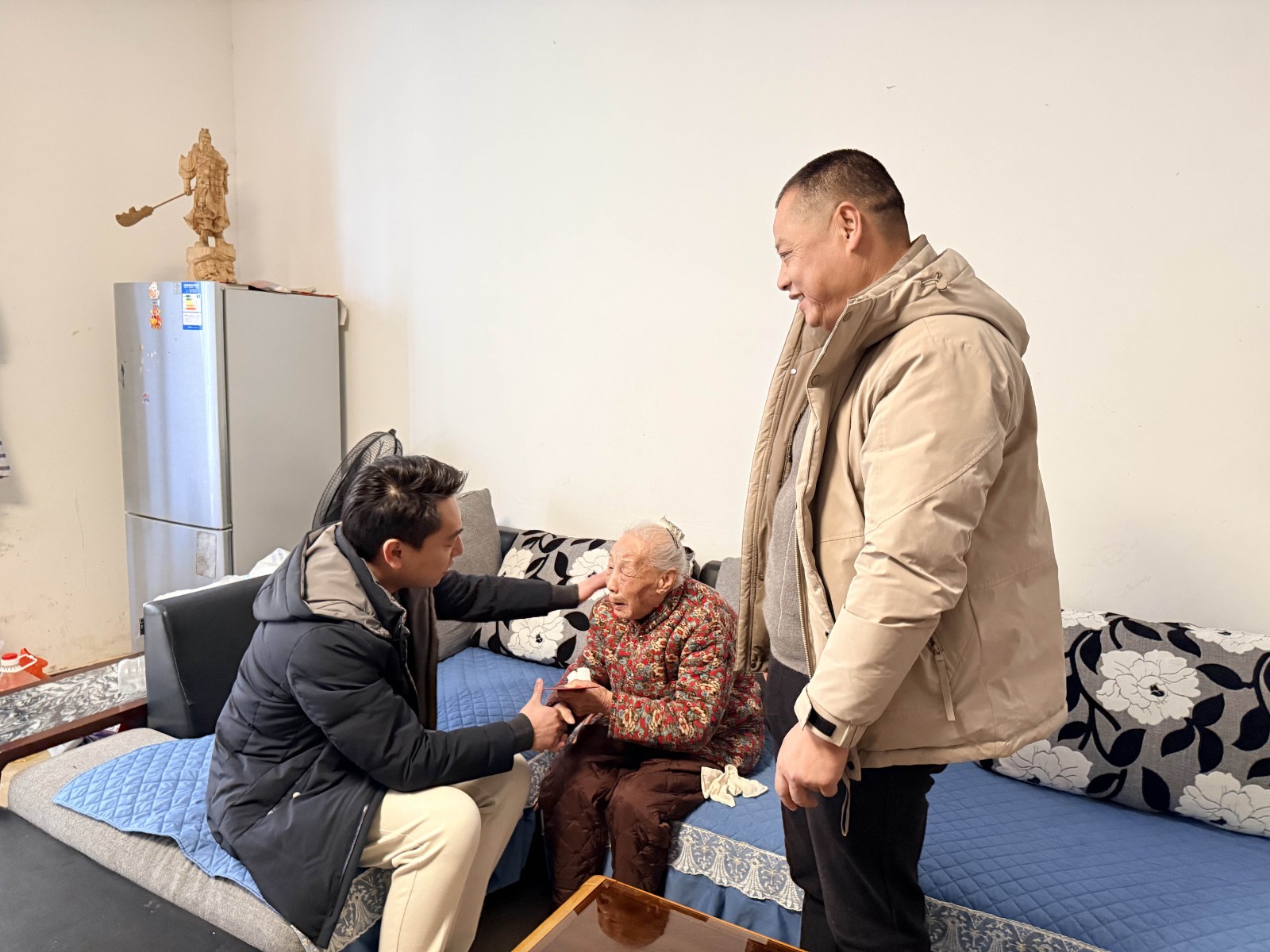情暖寒冬，心系民生——易順建工集團開展困難黨員及群眾慰問活動