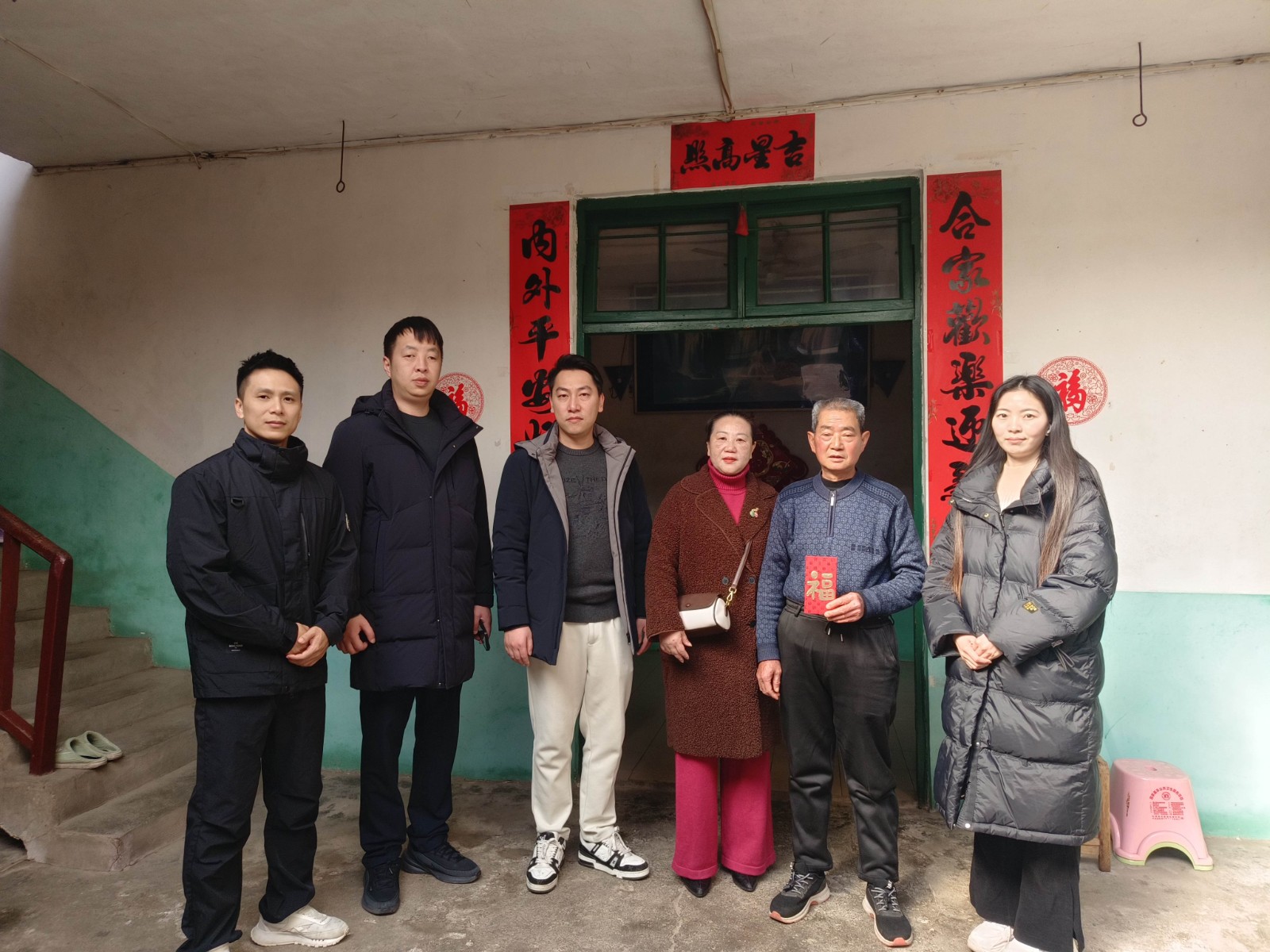 情暖寒冬，心系民生——易順建工集團開展困難黨員及群眾慰問活動